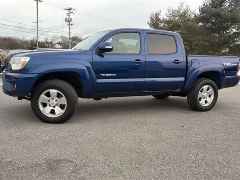 Used 2014 Toyota Tacoma Pickup 4D 5 ft image 3