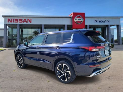 Used 2024 Mitsubishi Outlander SE Black Edition image 7