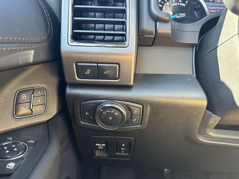 Used 2021 Ford Expedition Max Platinum image 18