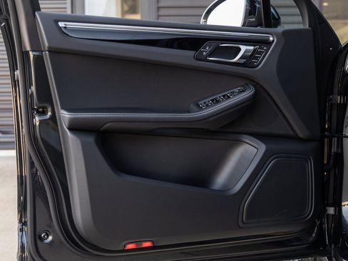 New 2026 Porsche Macan image 20