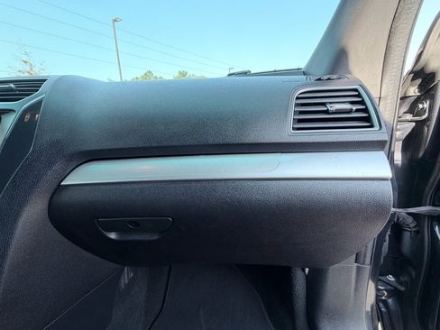 Used 2017 Ford Explorer XLT w/ Equipment Group 202A FWD image 19