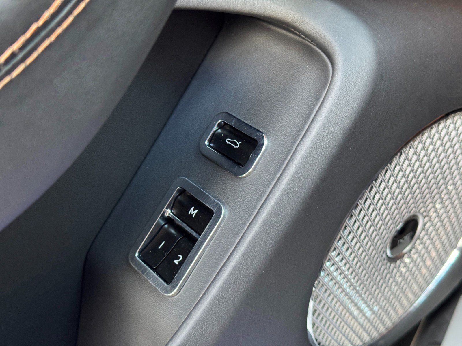 Used 2023 Bentley Flying Spur Azure AWD/4WD image 18