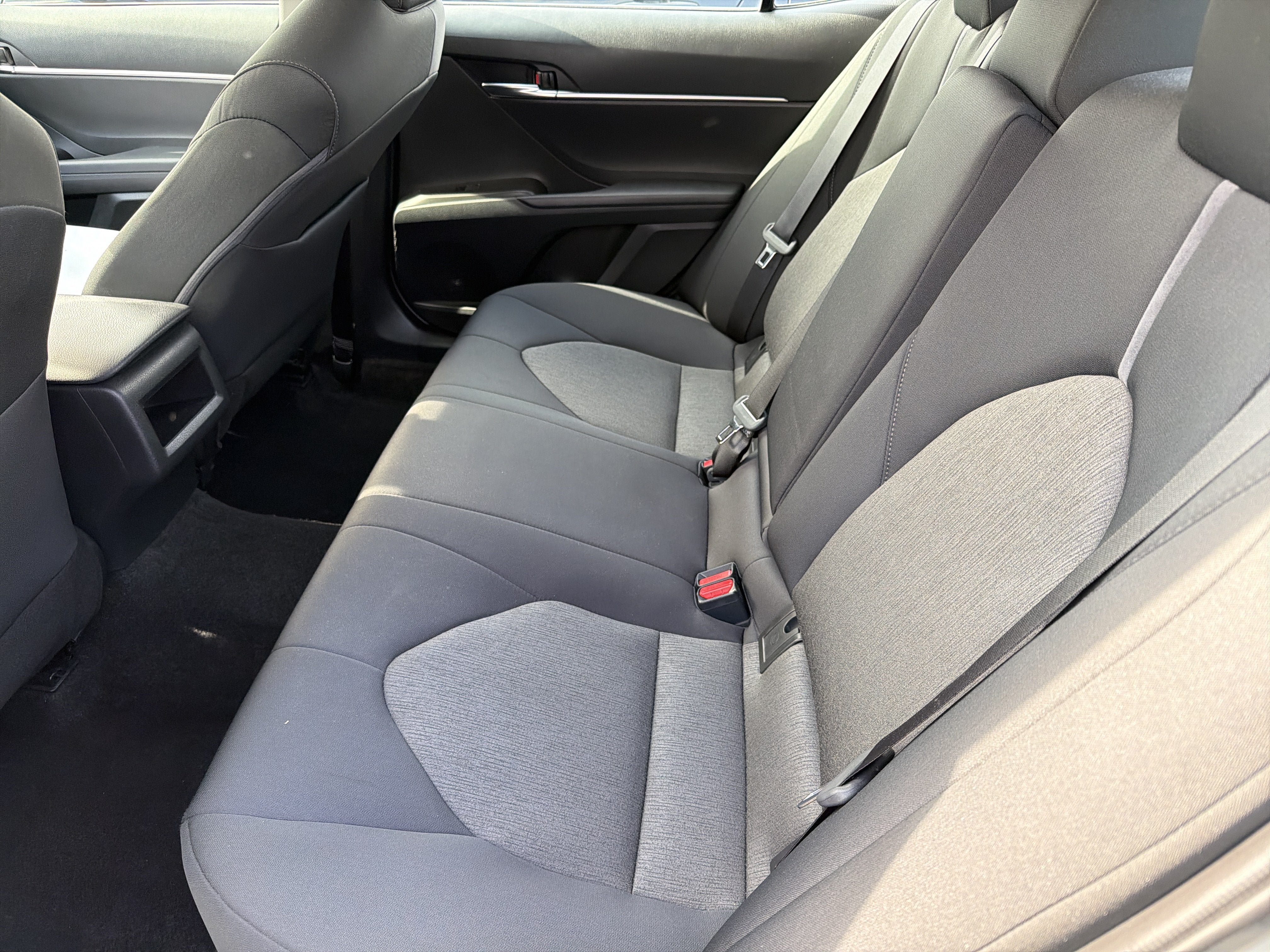 Used 2022 Toyota Camry LE w/ Carpet Mat Package (TMS) FWD image 22