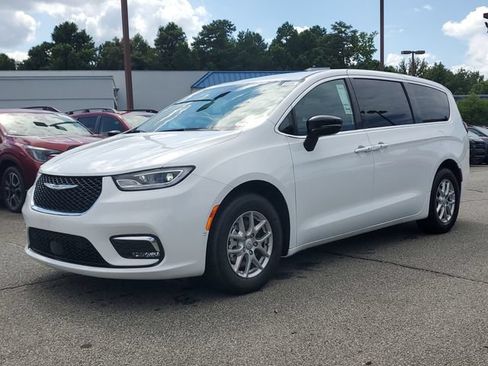 New 2026 Chrysler Pacifica Select FWD image 3