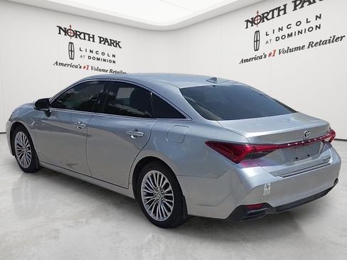 Used 2022 Toyota Avalon Limited w/ Advanced Safety Package FWD image 3