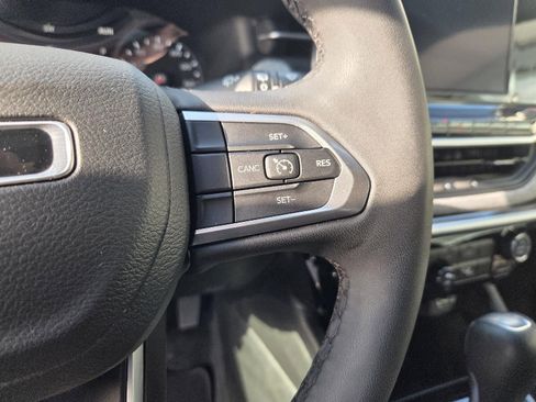 Used 2025 Jeep Compass Latitude image 36