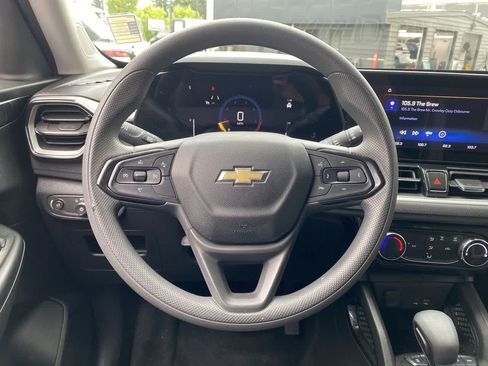 Used 2025 Chevrolet TrailBlazer LT AWD/4WD image 20