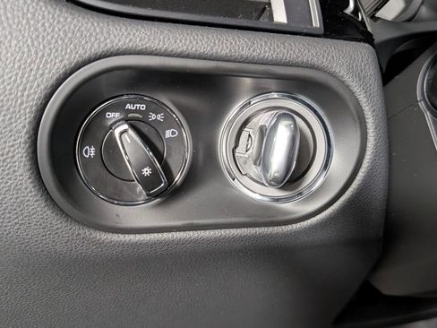 Certified 2025 Porsche Macan 2.0T image 35