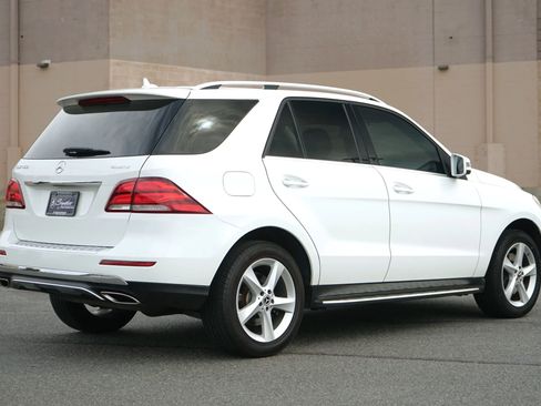 Used 2019 Mercedes-Benz GLE 400 4MATIC image 4