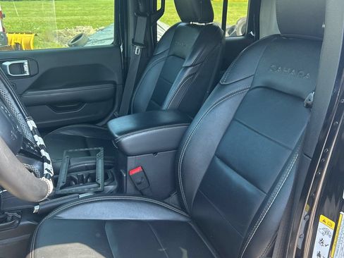 Used 2018 Jeep Wrangler Unlimited Sahara AWD/4WD image 3