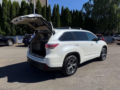 Used 2016 Toyota Highlander XLE AWD/4WD image 10