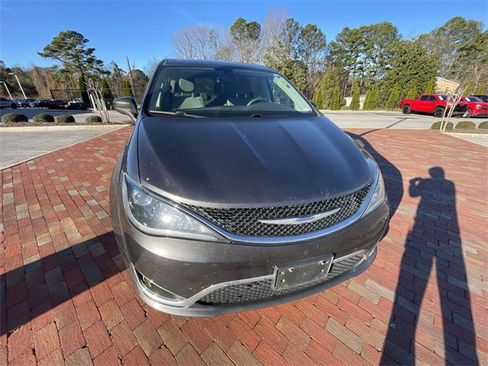 Used 2018 Chrysler Pacifica Touring Plus image 22