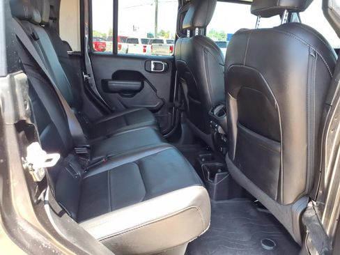 Used 2023 Jeep Gladiator Sport AWD/4WD image 21
