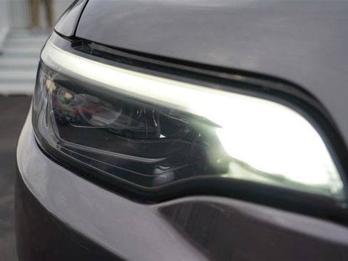 Used 2019 Jeep Cherokee Limited w/ Technology Group image 16