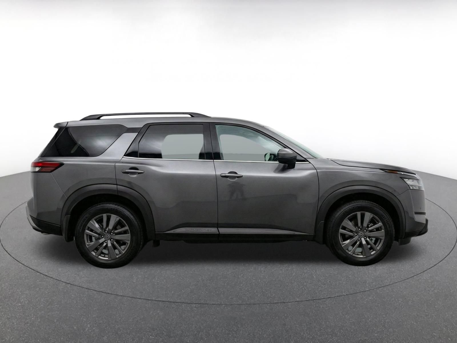 Used 2025 Nissan Pathfinder SV AWD/4WD image 9