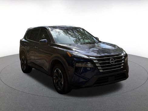 Used 2025 Nissan Rogue SV FWD image 1