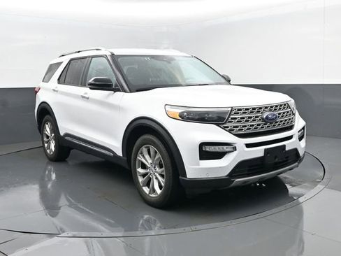 Used 2023 Ford Explorer Limited w/ Equipment Group 301A AWD/4WD image 3