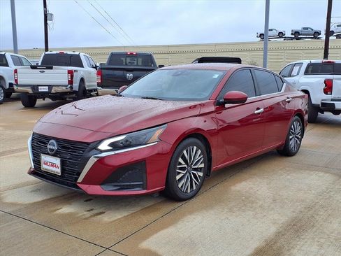 Used 2024 Nissan Altima 2.5 SV w/ SV Premium Package image 4