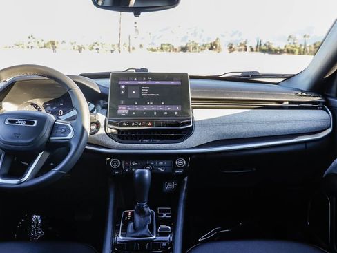 Certified 2023 Jeep Compass Latitude image 14