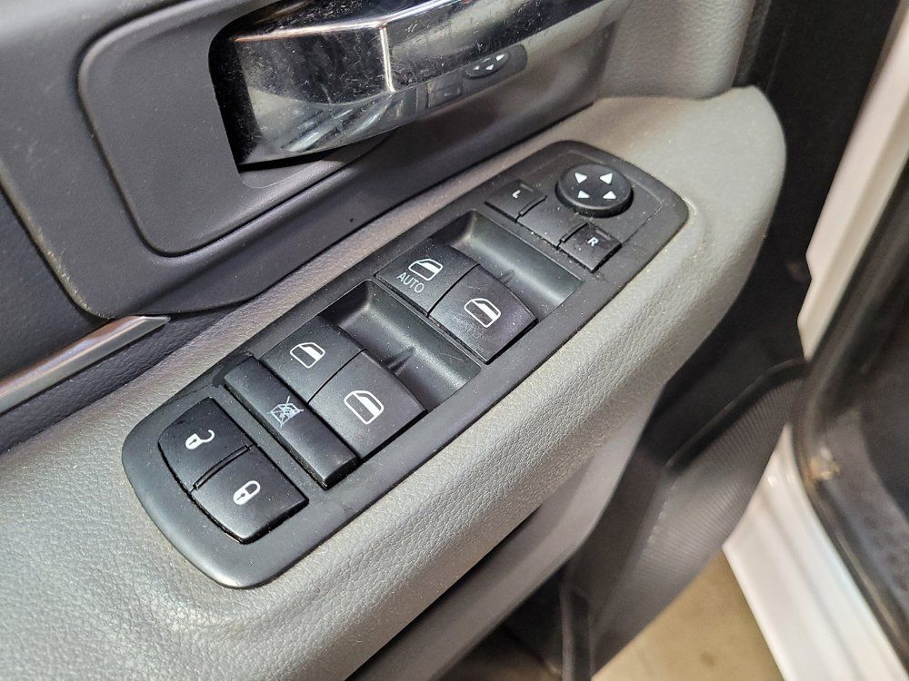 Used 2020 RAM 1500 Classic SLT AWD/4WD image 27