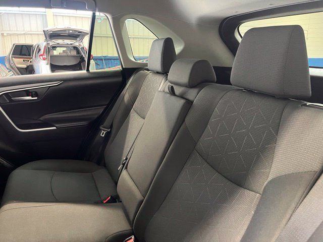 Used 2025 Toyota RAV4 XLE AWD/4WD image 20