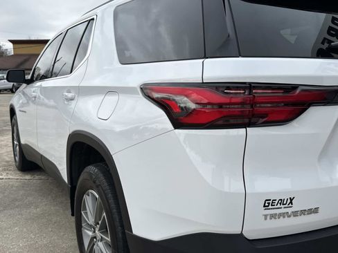 Used 2023 Chevrolet Traverse LT image 9