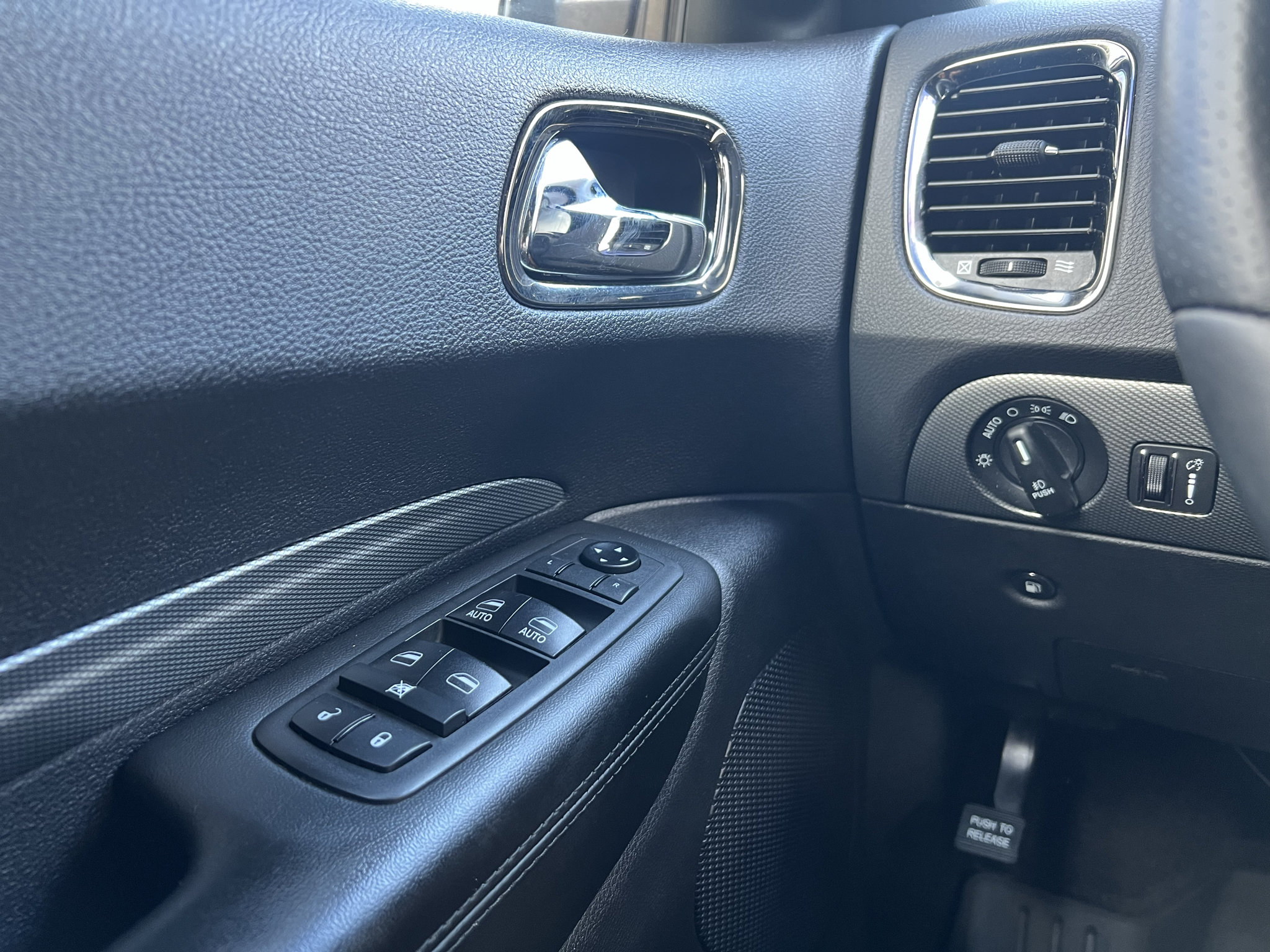 Used 2018 Dodge Durango GT w/ Blacktop Package RWD image 23