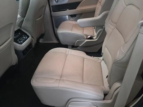 Used 2019 Lincoln Navigator Reserve AWD/4WD image 7
