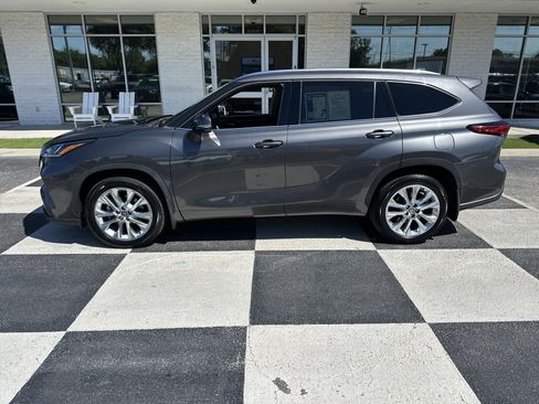 Used 2021 Toyota Highlander Limited AWD/4WD image 1