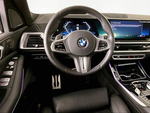 Used 2025 BMW X7 M60i image 8