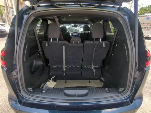 Used 2024 Chrysler Pacifica Touring FWD image 14