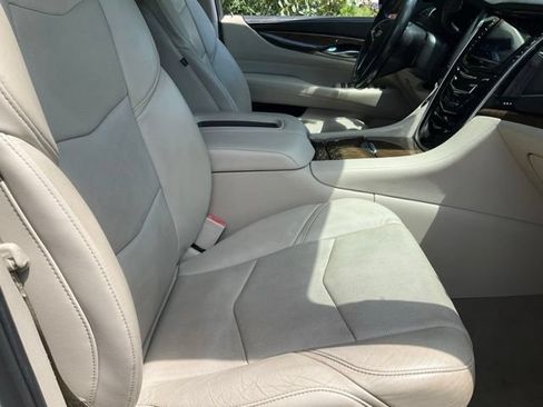Used 2020 Cadillac Escalade ESV Premium Luxury AWD/4WD image 24