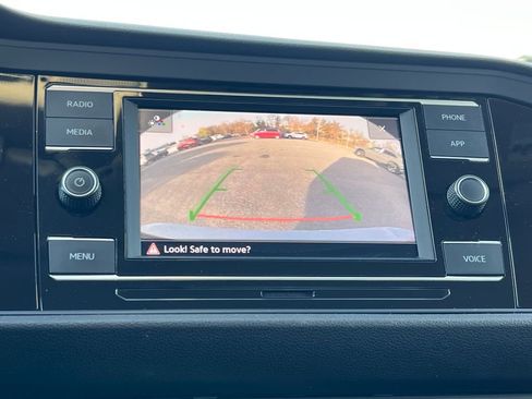 Used 2024 Volkswagen Jetta SE image 22