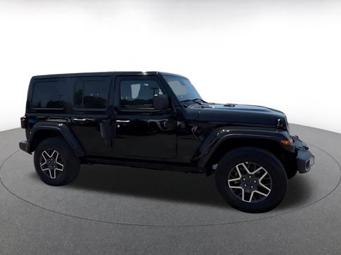 Used 2025 Jeep Wrangler Unlimited Sahara AWD/4WD image 16