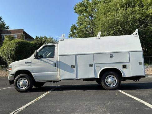 Used 2015 Ford E-350 and Econoline 350 Super Duty w/ Power Windows & Locks Group RWD image 9