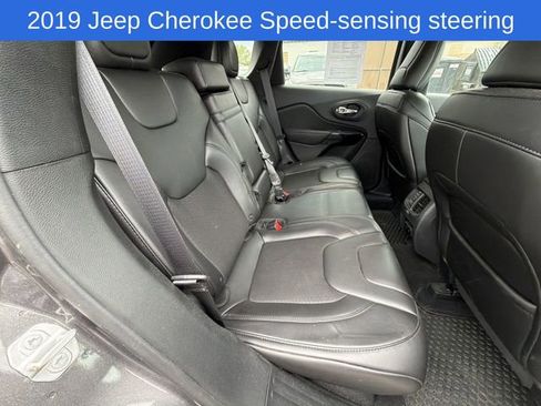 Used 2019 Jeep Cherokee Latitude Plus AWD/4WD image 15