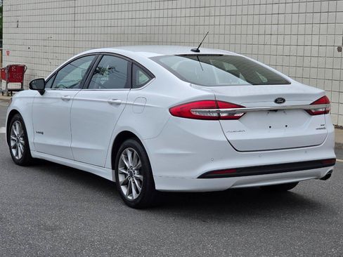 Used 2017 Ford Fusion SE FWD image 5