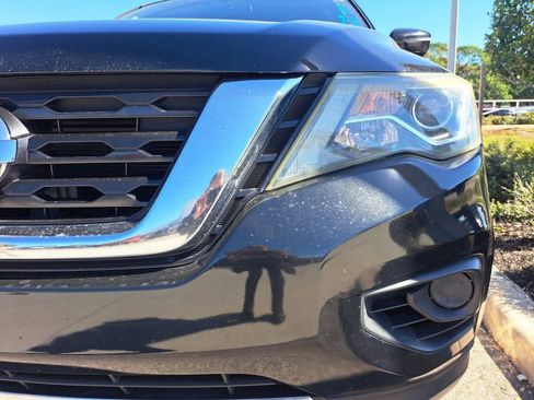 Used 2017 Nissan Pathfinder S image 5