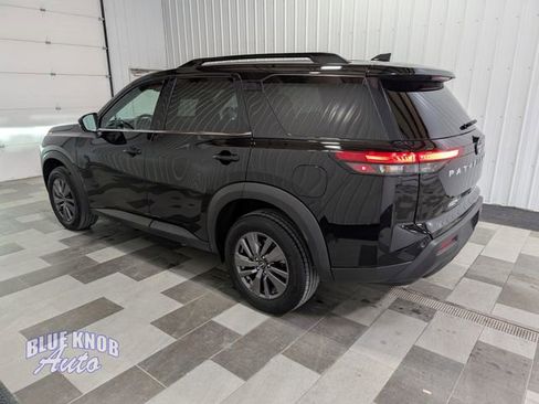 Used 2025 Nissan Pathfinder SV FWD image 2