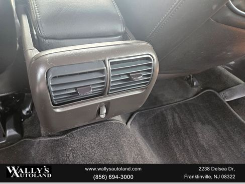 Used 2011 Lincoln Town Car Signature L image 22