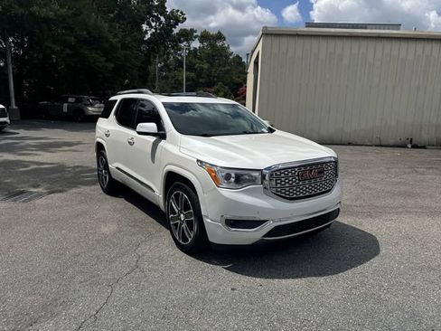 Used 2018 GMC Acadia Denali w/ Technology Package FWD image 3