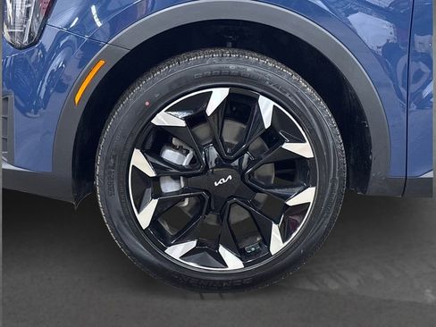 Certified 2025 Kia Sorento EX w/ Panoramic Sunroof Package image 12