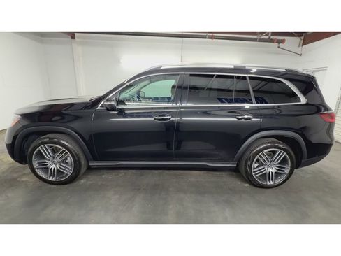 Used 2024 Mercedes-Benz GLS 450 4MATIC image 5