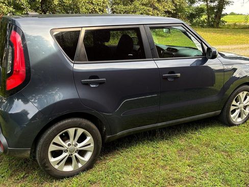 Used 2015 Kia Soul + w/ Audio Package FWD image 6
