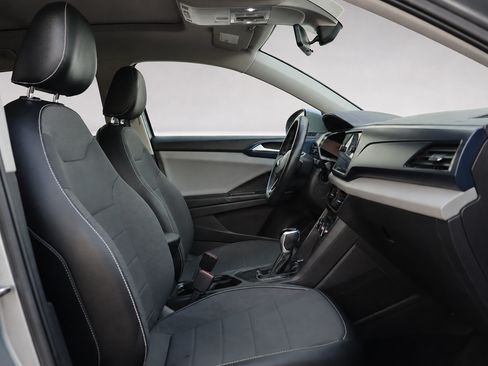 Used 2022 Volkswagen Taos SE w/ Panoramic Sunroof Package FWD image 21