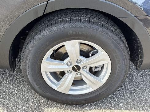 Certified 2025 Kia Sorento LX image 19