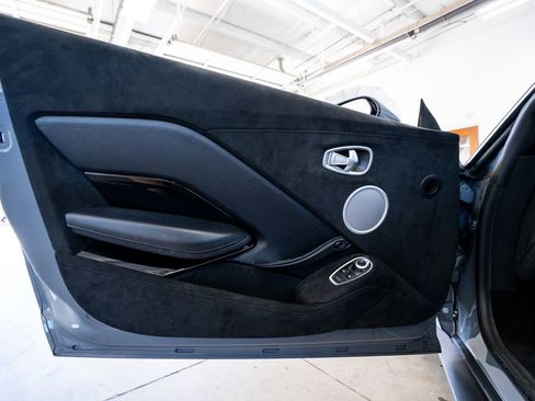 Used 2020 Aston Martin V8 Vantage Coupe RWD image 31
