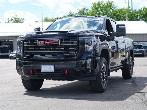 Used 2024 GMC Sierra 2500 AT4 w/ AT4 Premium Plus Package AWD/4WD image 7