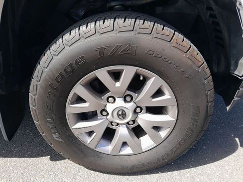 Used 2016 Toyota Tacoma SR5 w/ SR5 Appearance Package (SN) image 41