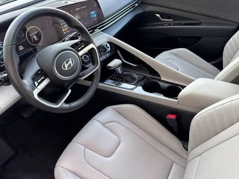 Used 2025 Hyundai Elantra Limited image 7